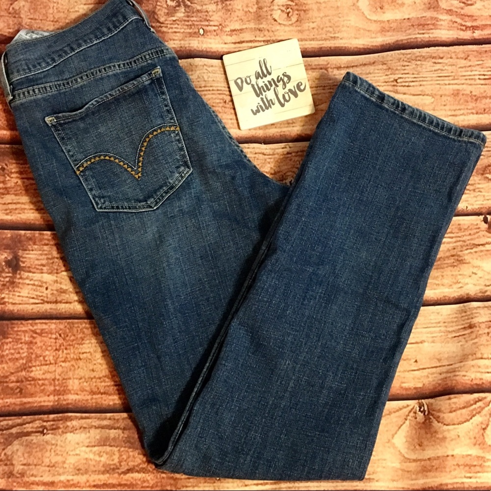 EUC 505 Straight Leg Levi’s Size 6 Medium Wash